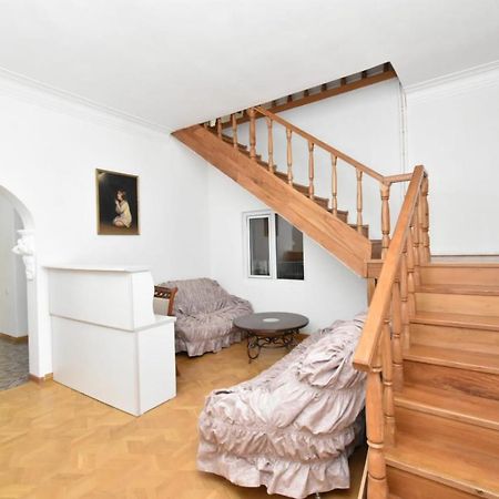 Guesthouses Opera Ереван Екстериор снимка