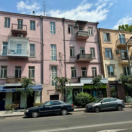 Guesthouses Opera Ереван Екстериор снимка