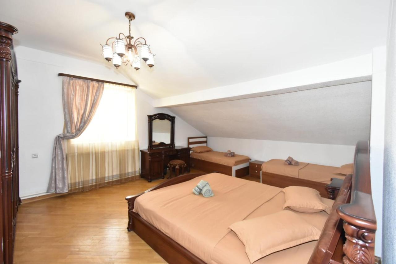 Guesthouses Opera Ереван Екстериор снимка