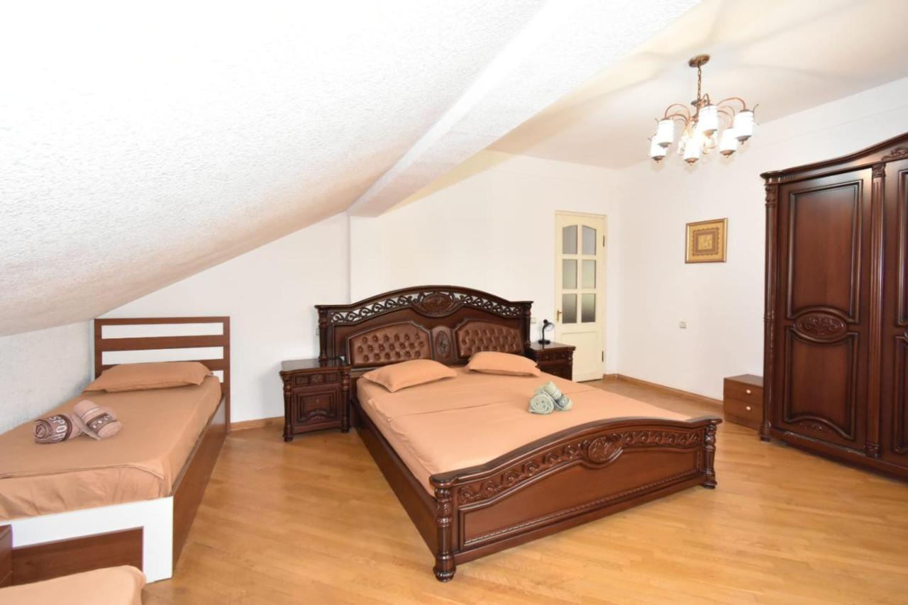 Guesthouses Opera Ереван Екстериор снимка