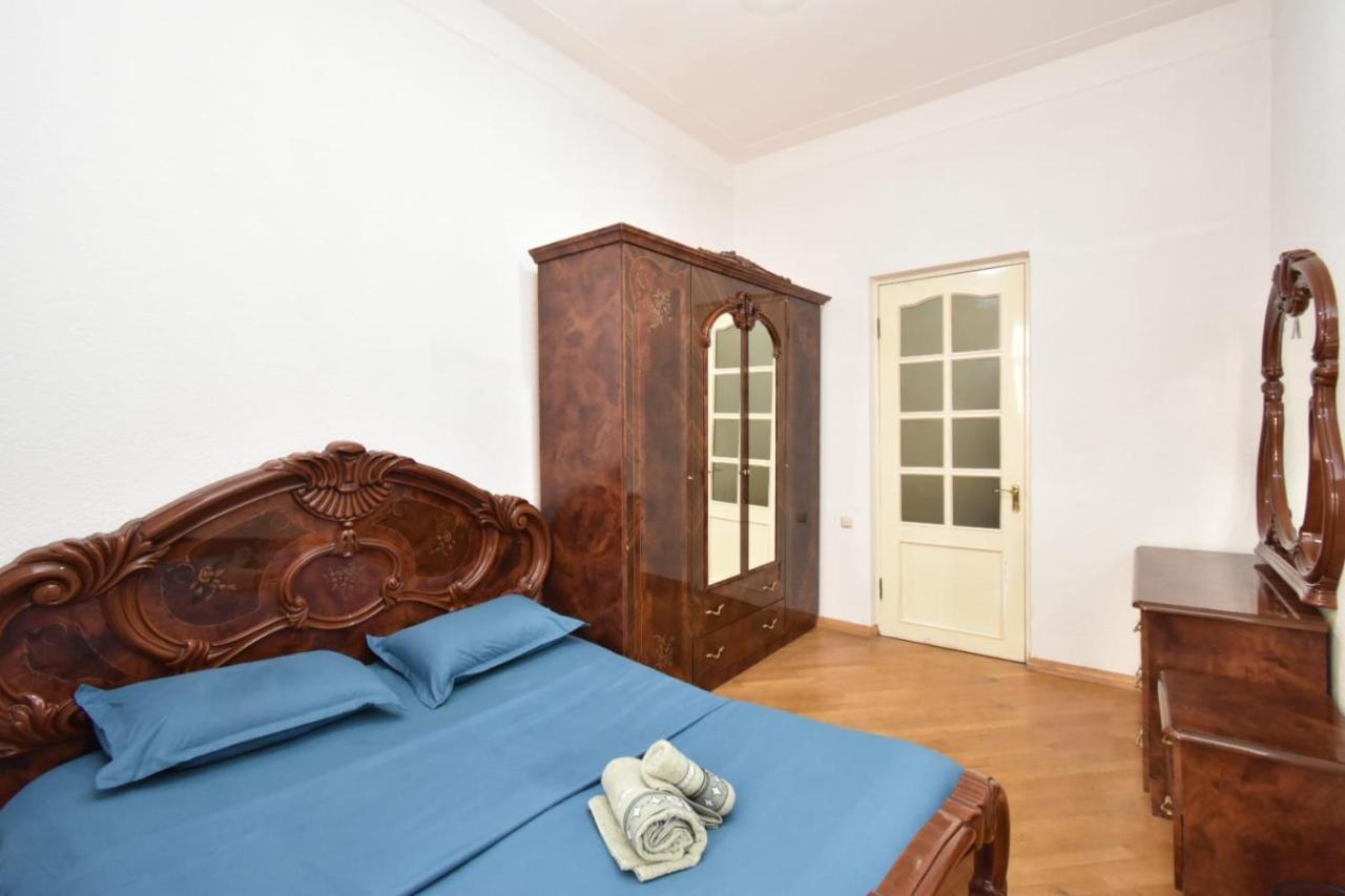 Guesthouses Opera Ереван Екстериор снимка
