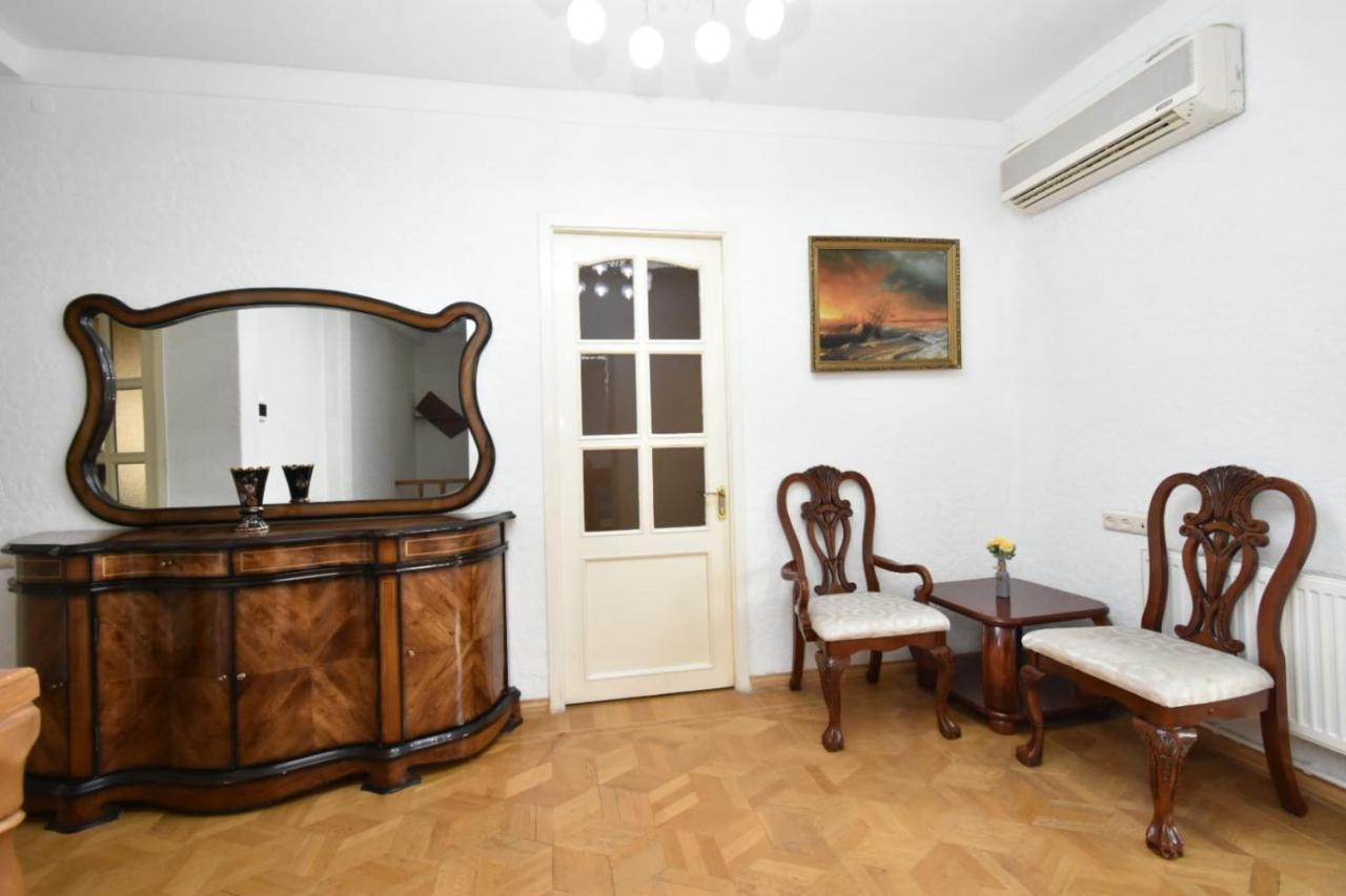 Guesthouses Opera Ереван Екстериор снимка