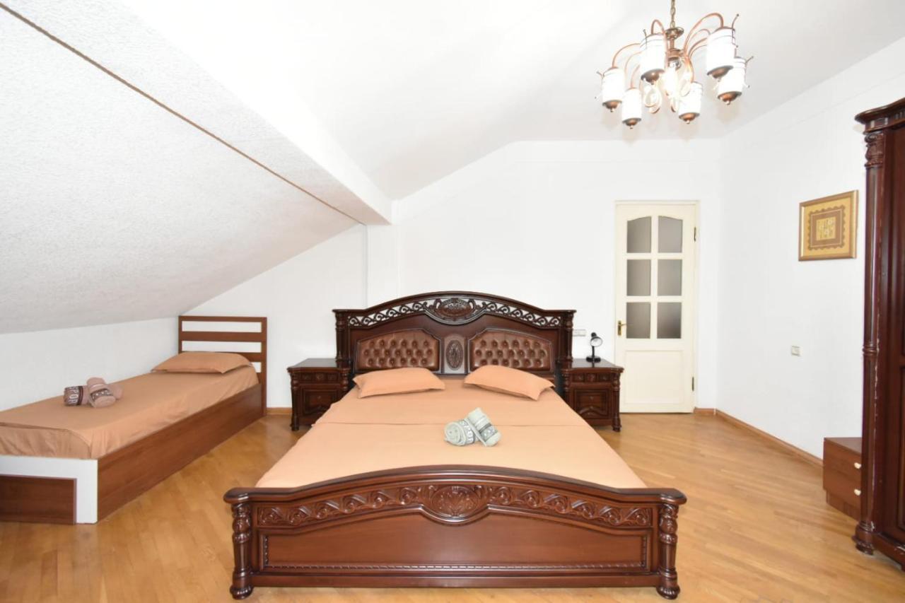 Guesthouses Opera Ереван Екстериор снимка