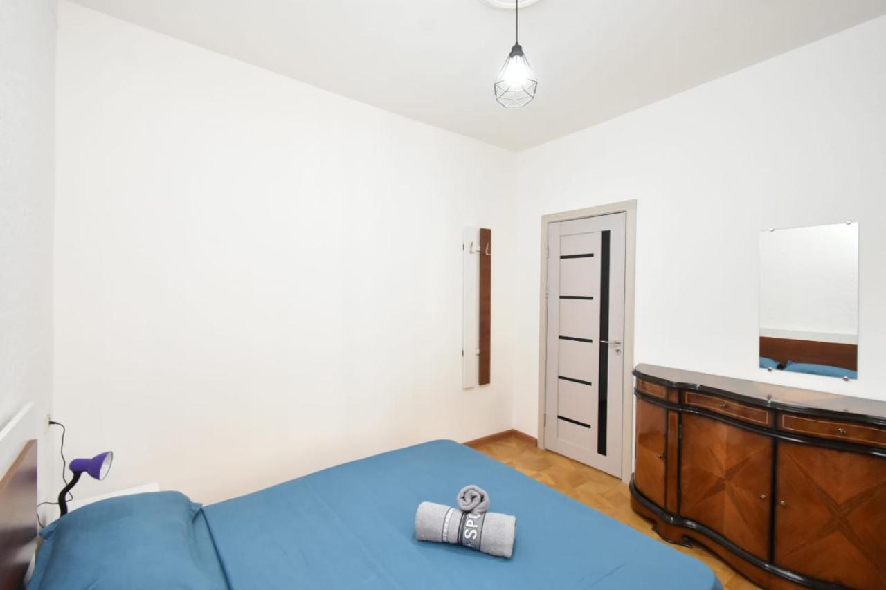 Guesthouses Opera Ереван Екстериор снимка