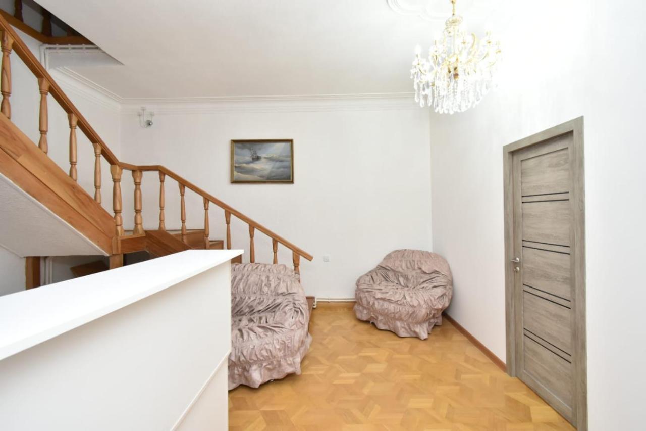 Guesthouses Opera Ереван Екстериор снимка