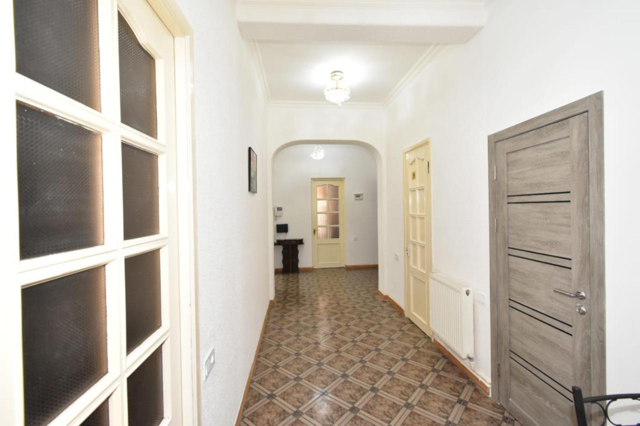 Guesthouses Opera Ереван Екстериор снимка