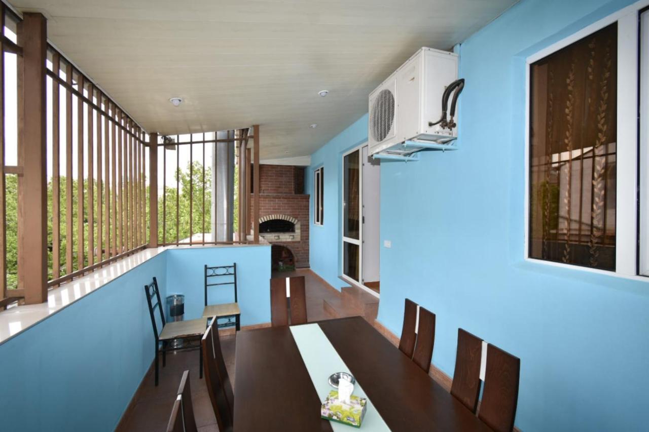 Guesthouses Opera Ереван Екстериор снимка