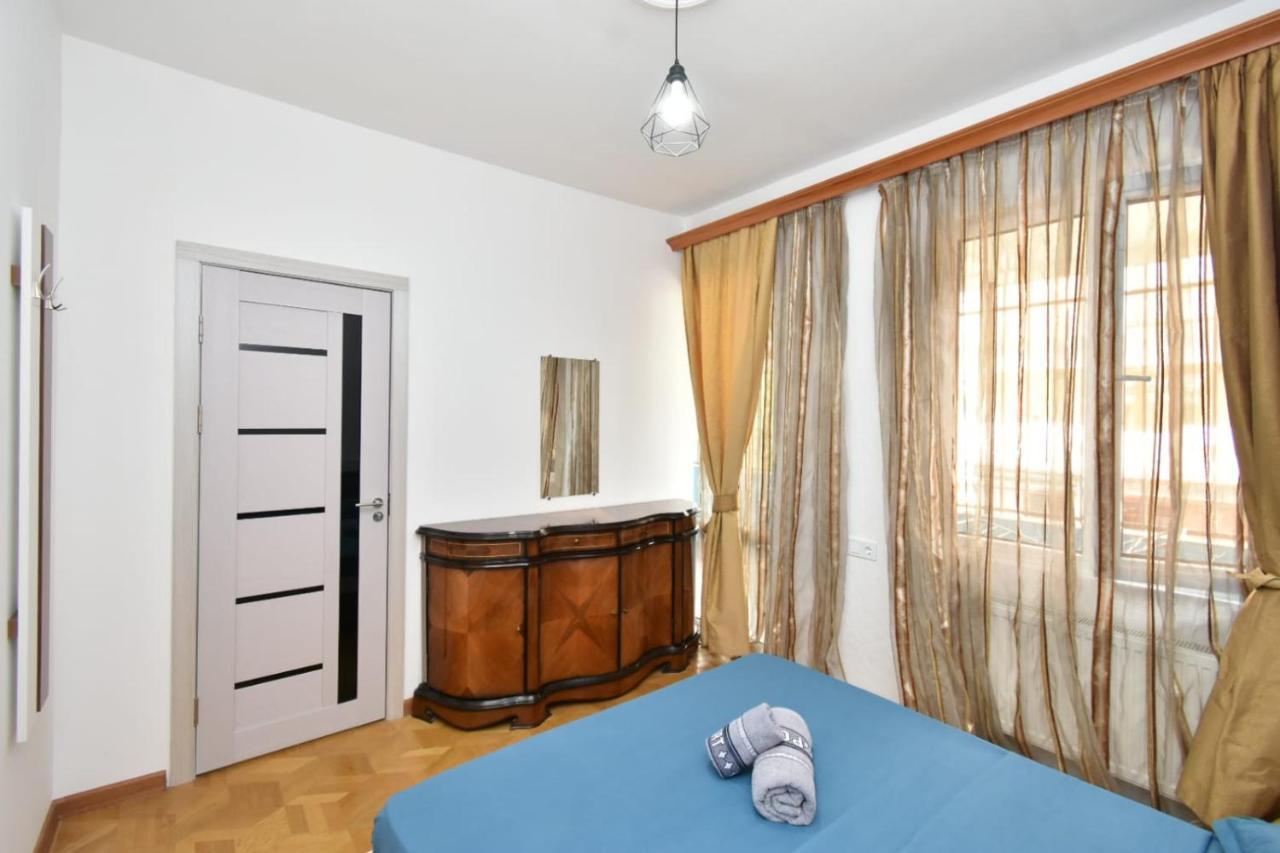 Guesthouses Opera Ереван Екстериор снимка