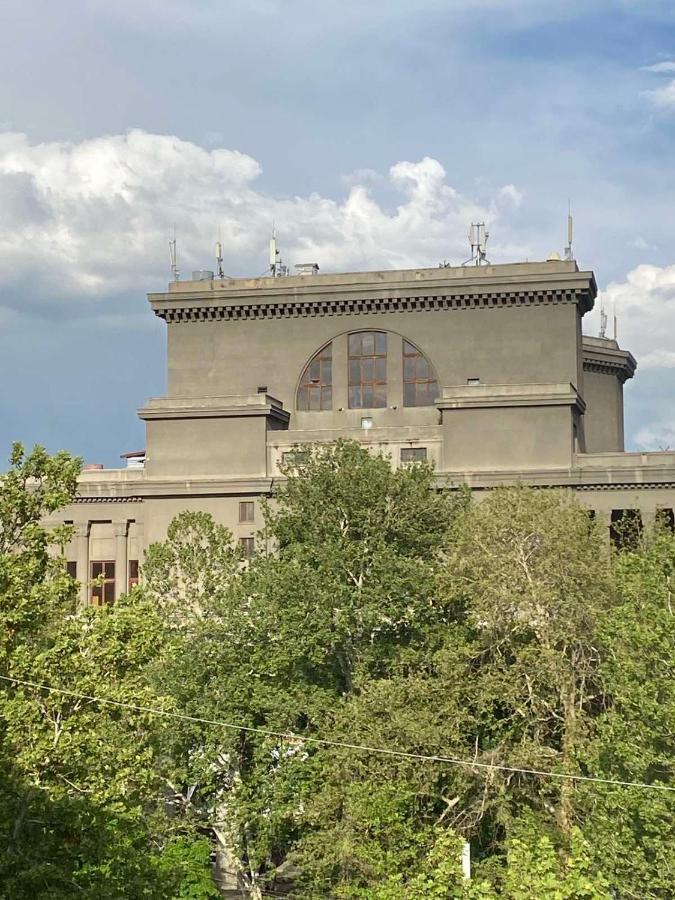 Guesthouses Opera Ереван Екстериор снимка