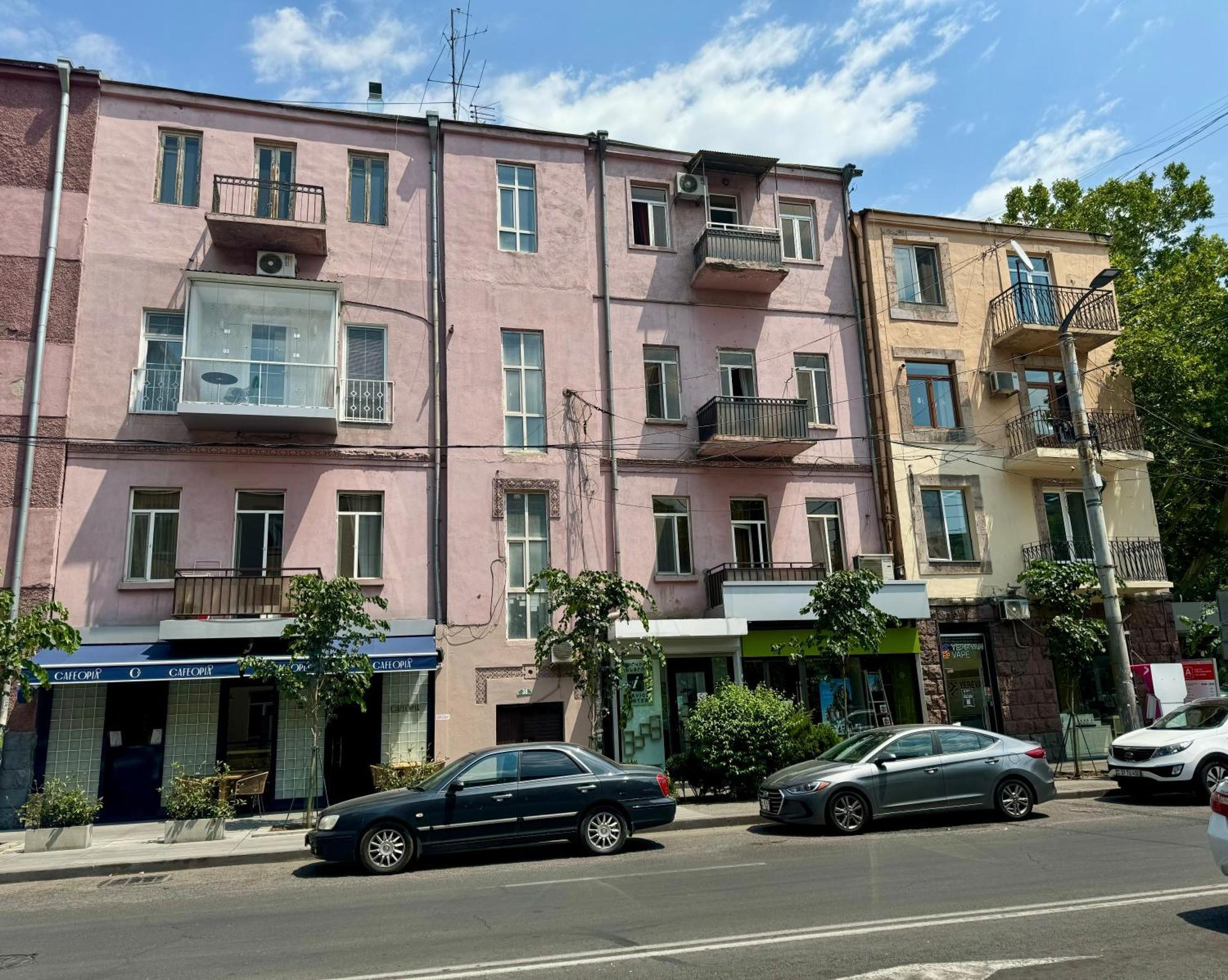 Guesthouses Opera Ереван Екстериор снимка